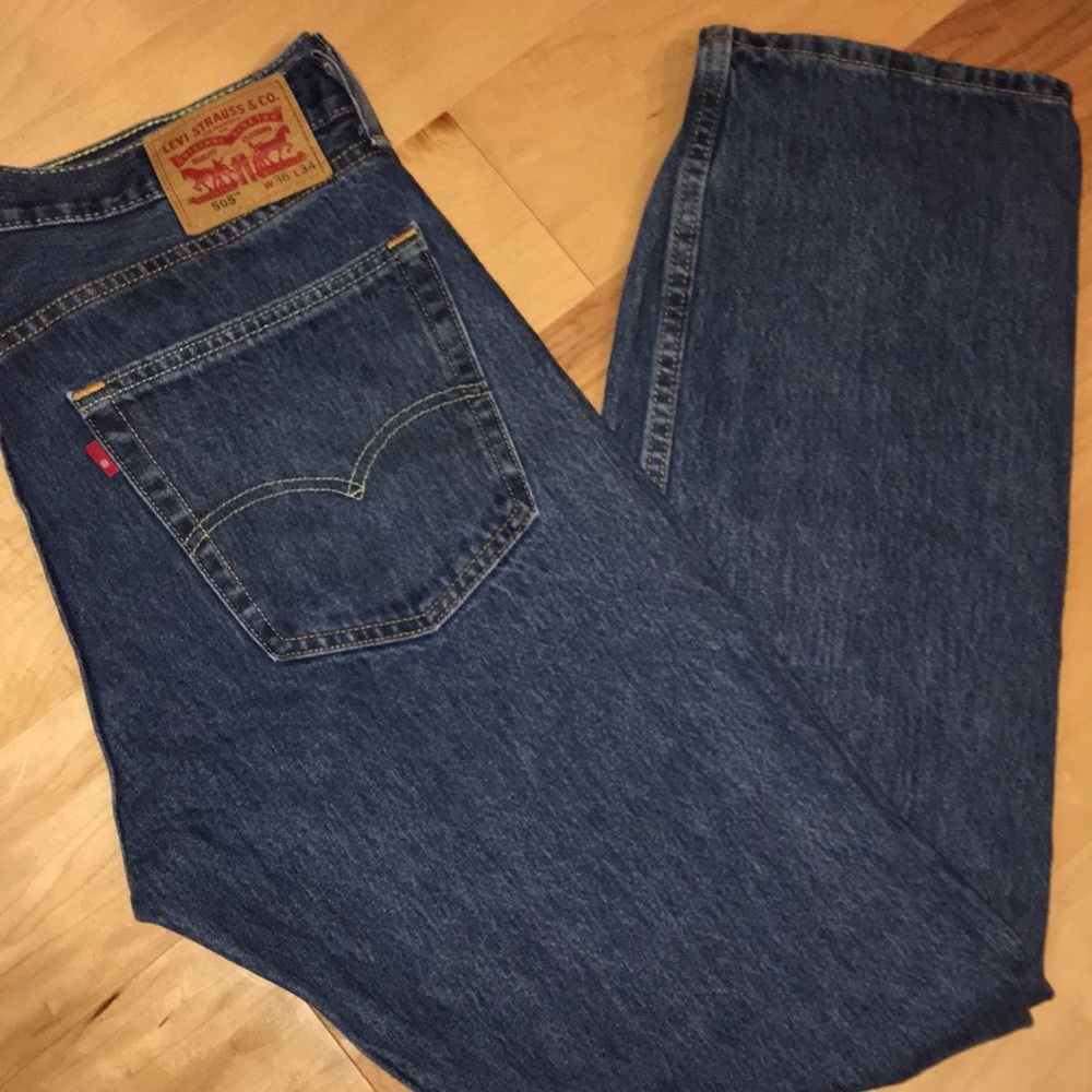 Like New Levi’s 505 medium wash 36x34